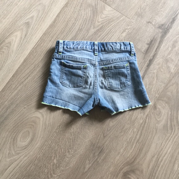 Old navy jean shorts- Size 8 - Picture 2 of 7